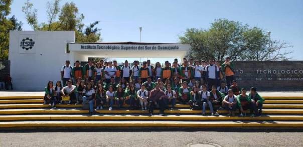 Incentivan a estudiantes del plantel Huandacareo del CECyTEM, a continuar sus estudios universitarios   